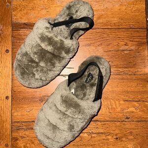 Like new UGG worn twice. Gray. Size 8.